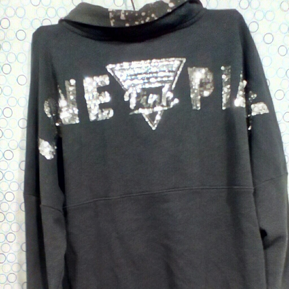 Vs PINK pullover